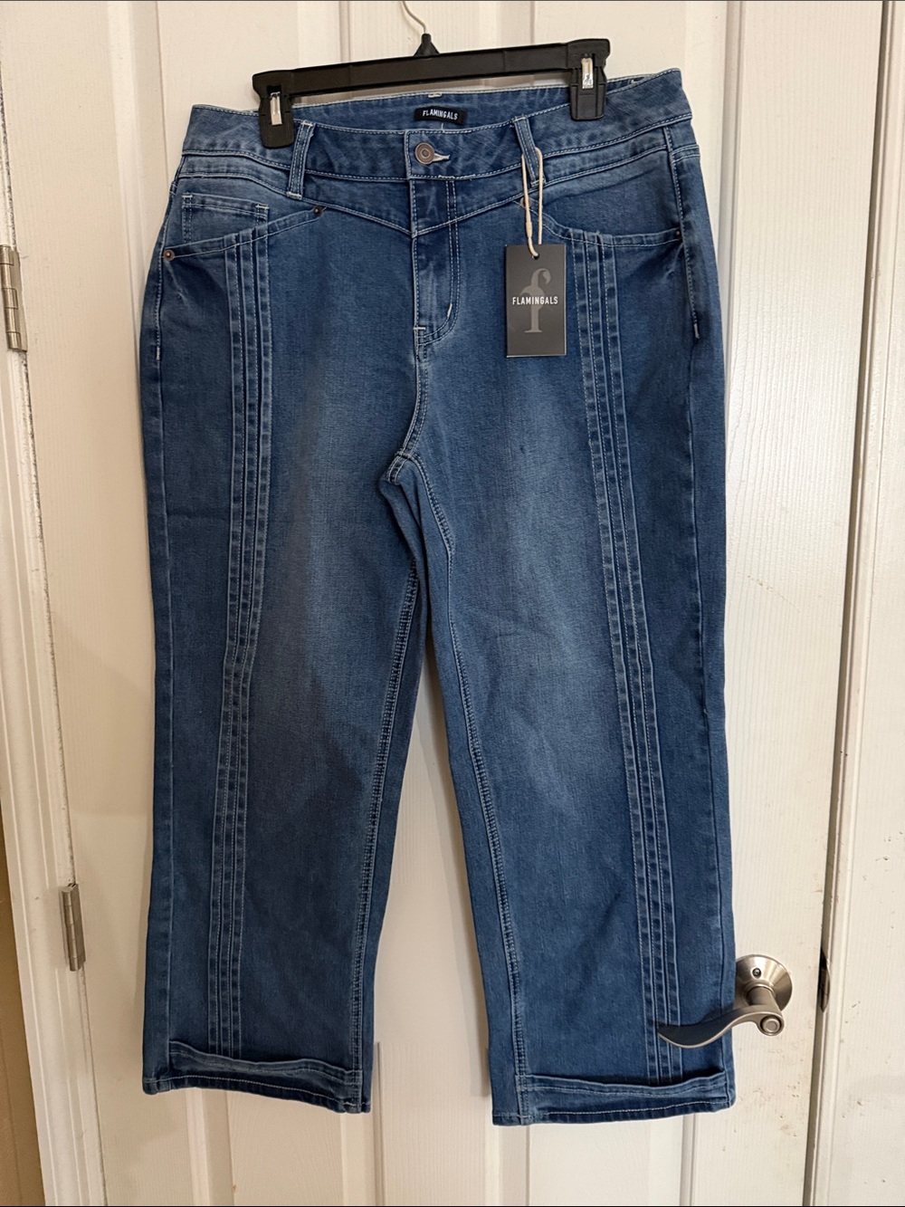 Flamingoals Women’s Mid-Rise Cropped Straight Jeans in Medium Blue
